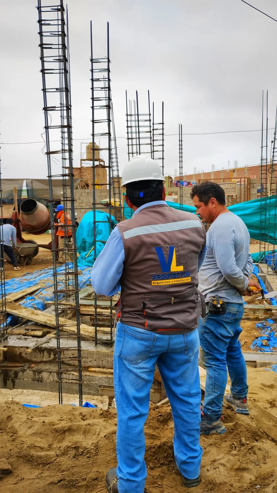 Inspección técnica en terreno con estructura existente