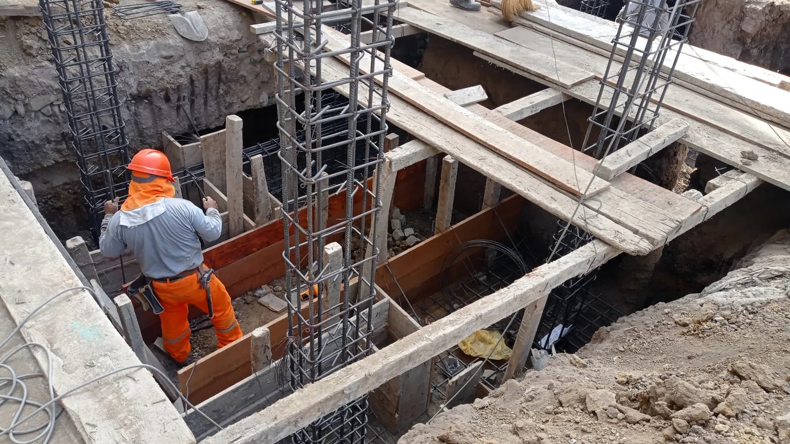 Proceso de construcción del proyecto Multifamiliar La Perla — avance de obra