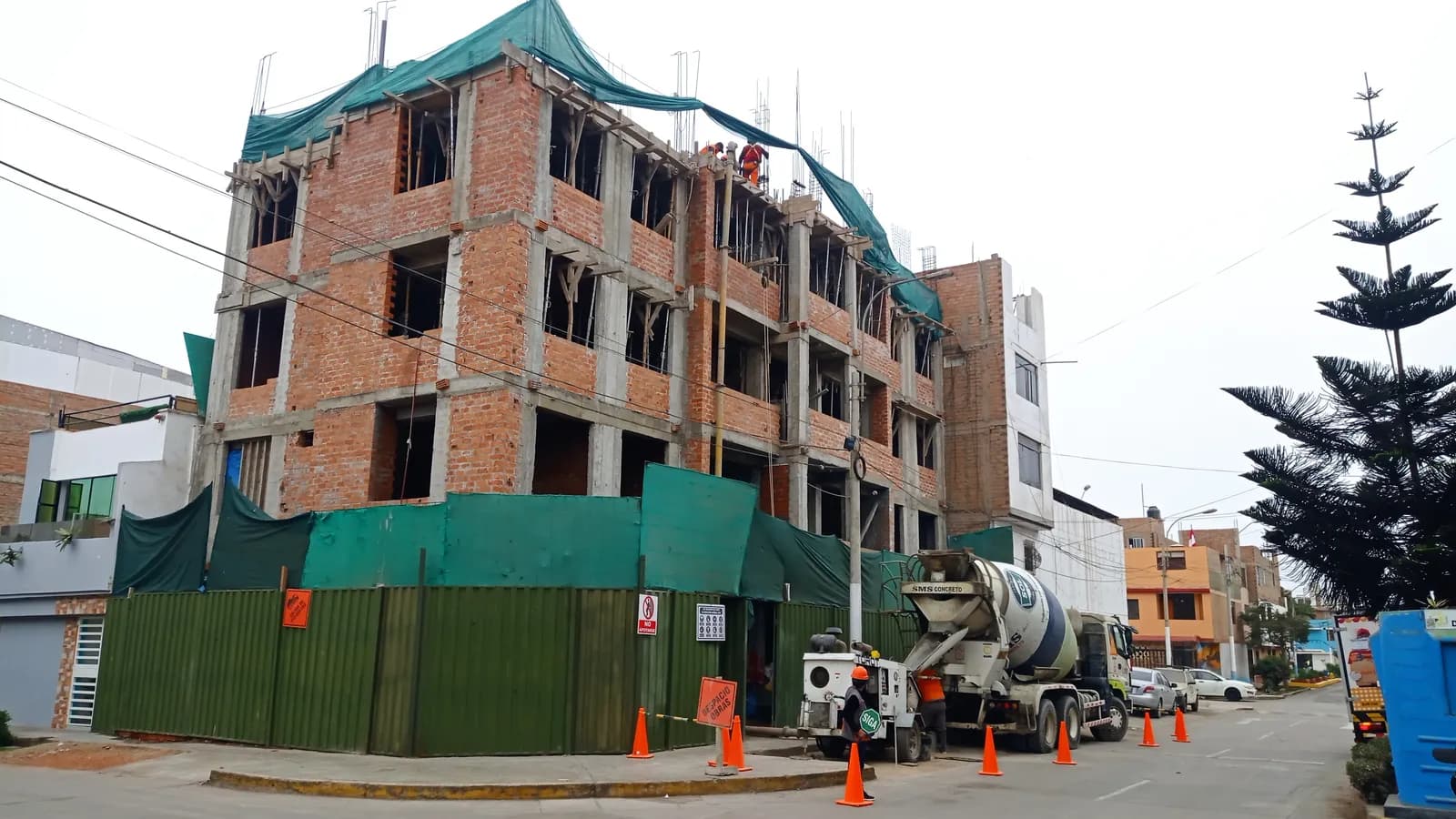 Proceso de construcción del proyecto Multifamiliar La Perla — avance de obra